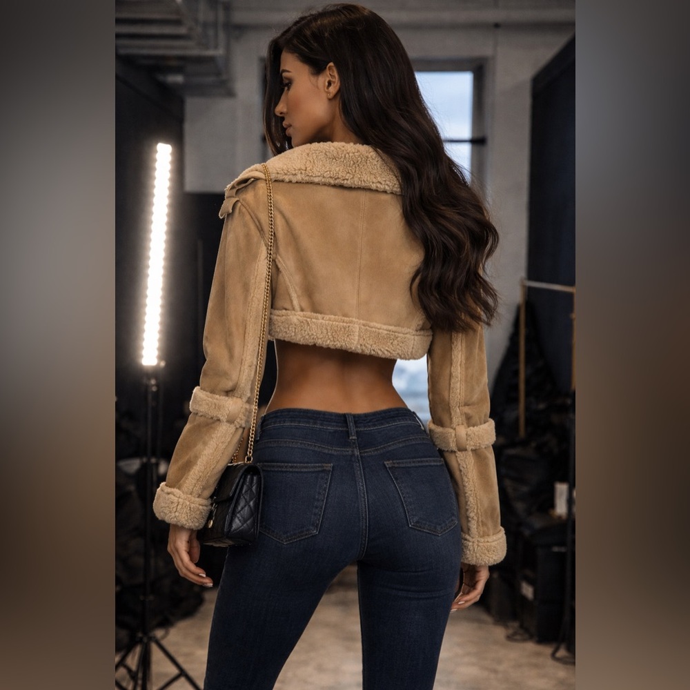 Signature Luxe Cropped Teddy Jacket – Tan Edition - Picture 2 of 2